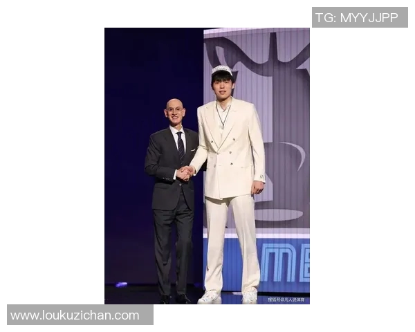 姚明绯闻男友身份揭秘引发热议网友纷纷猜测其真实背景与关系发展