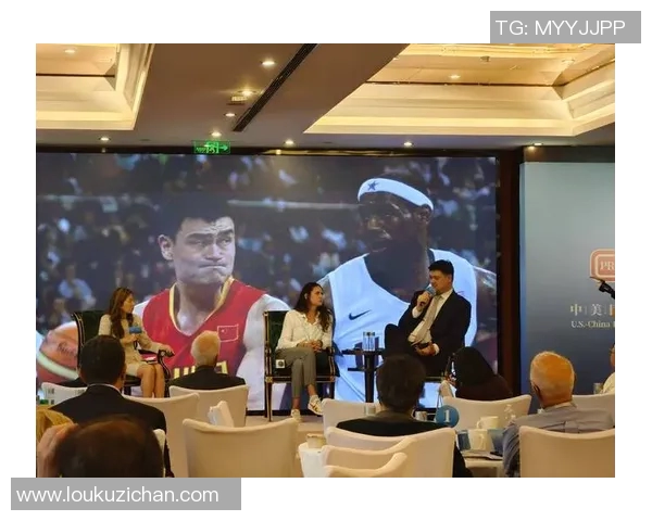 姚明重返火箭主场观看比赛球迷热情高涨共庆篮球盛宴